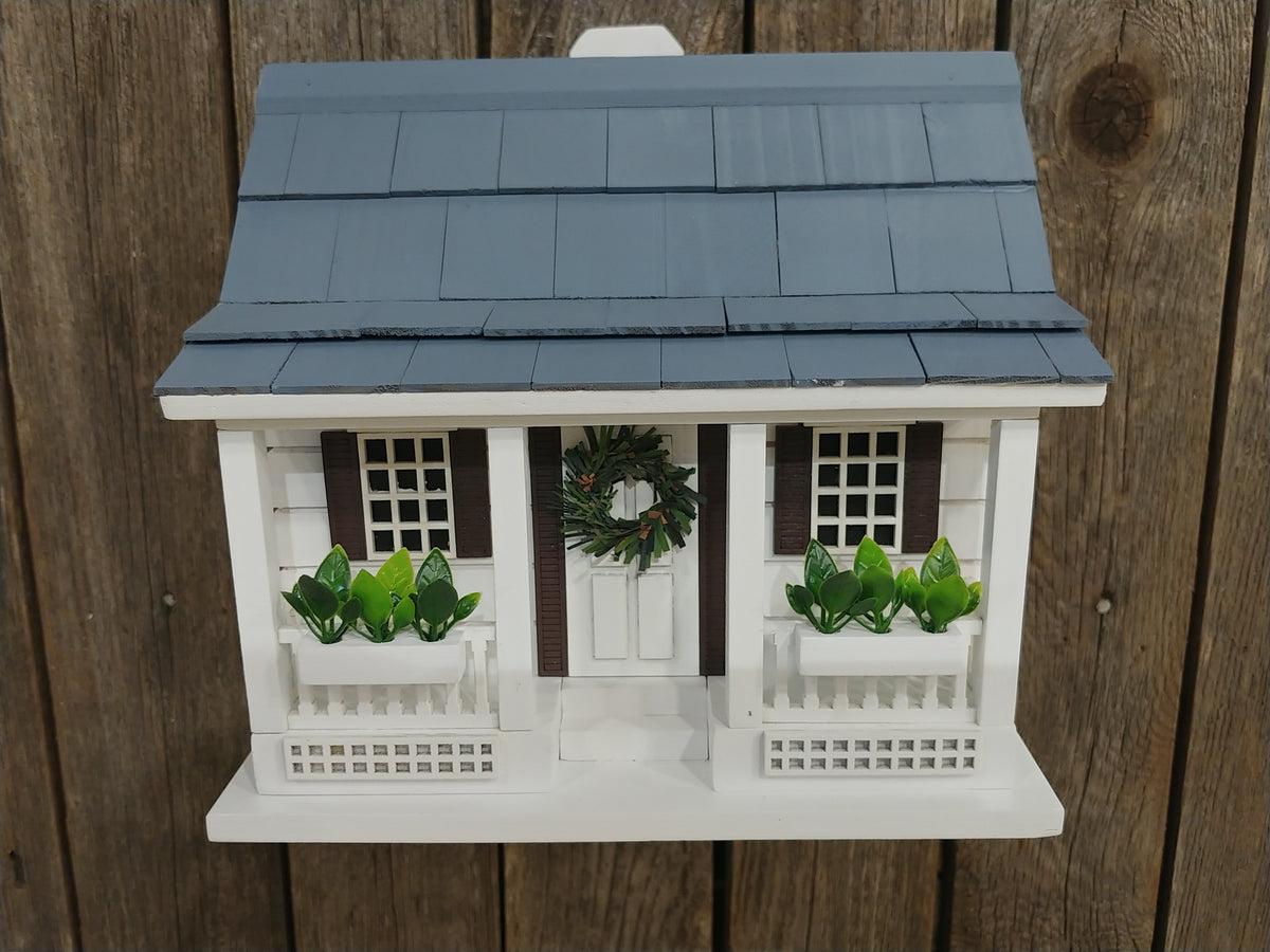 Lakeshore Cottage – decorative birdhouse