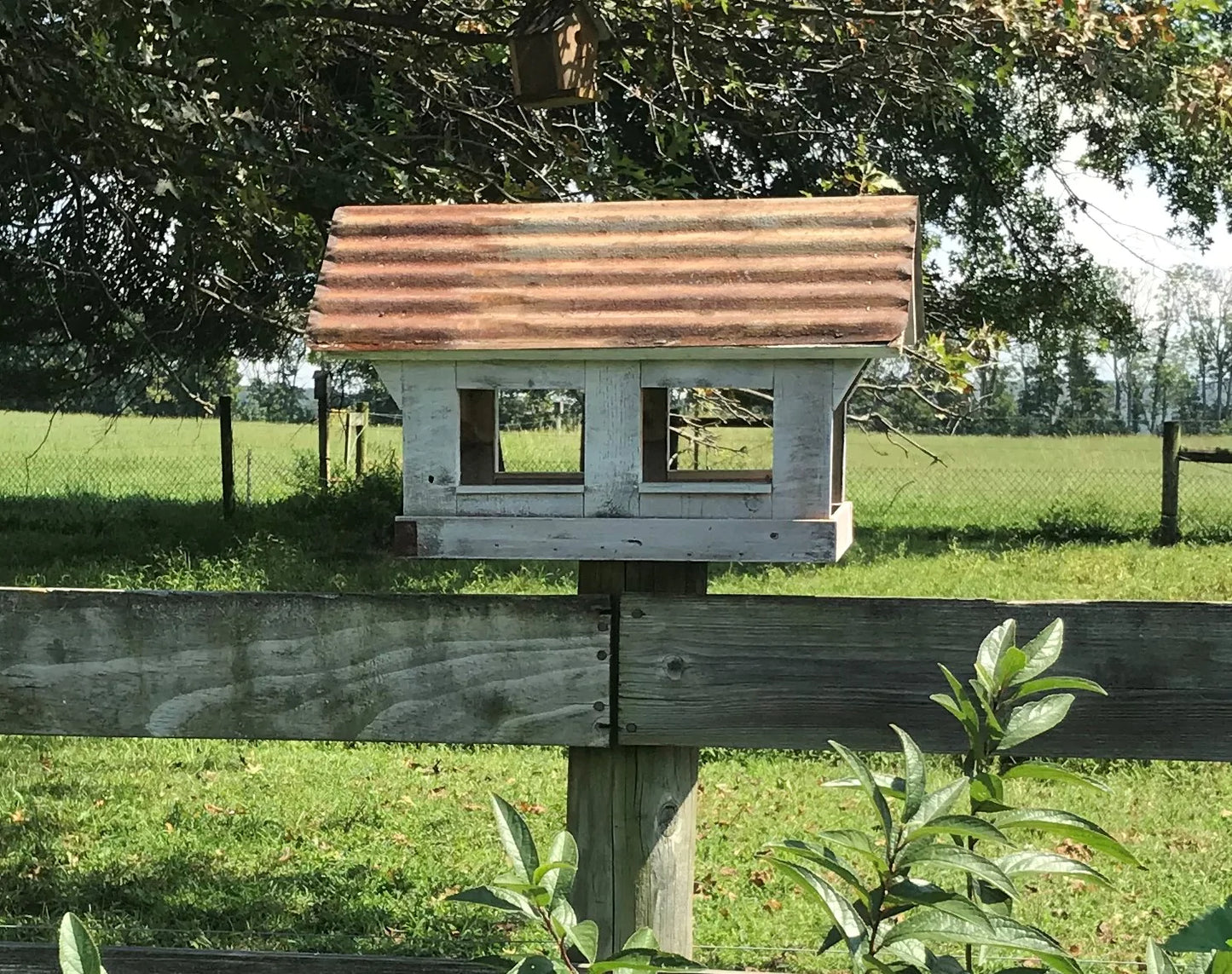 Columbus Rustic Feeder